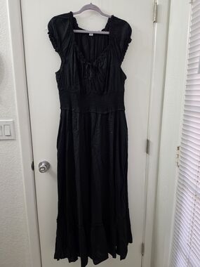 Old Navy Black Women's Maxi Dress